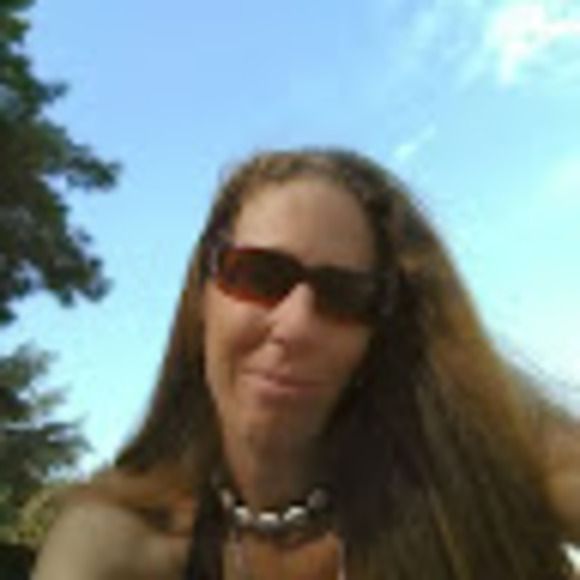 Meet your Posher, Suzanne - Picture 1 of 1